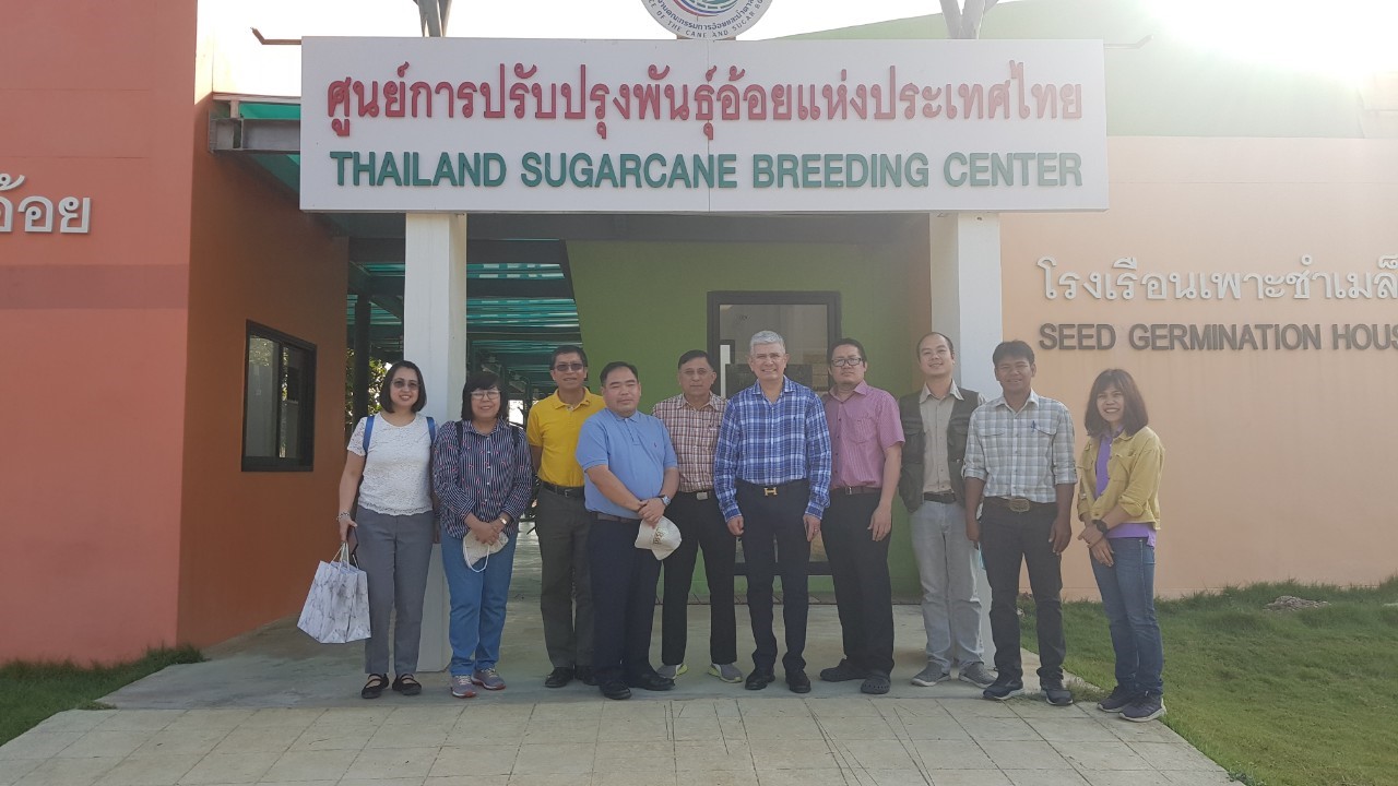 เมื่อวันที่ 19 ธันวาคม 2562 บริษัทไทยซูการ์ มิลเลอร์(TSMC)นำทีมคณะผู้แทนภาคอุตสหกรรมอ้อยและน้ำตาลทรายฟิลิปินส์เข้าศึกษาดูงาน ศูยน์การปรับปรุงพันธุ์อ้อยแห่งประเทศไทย (Thailand Sugarcane Breeding Center)